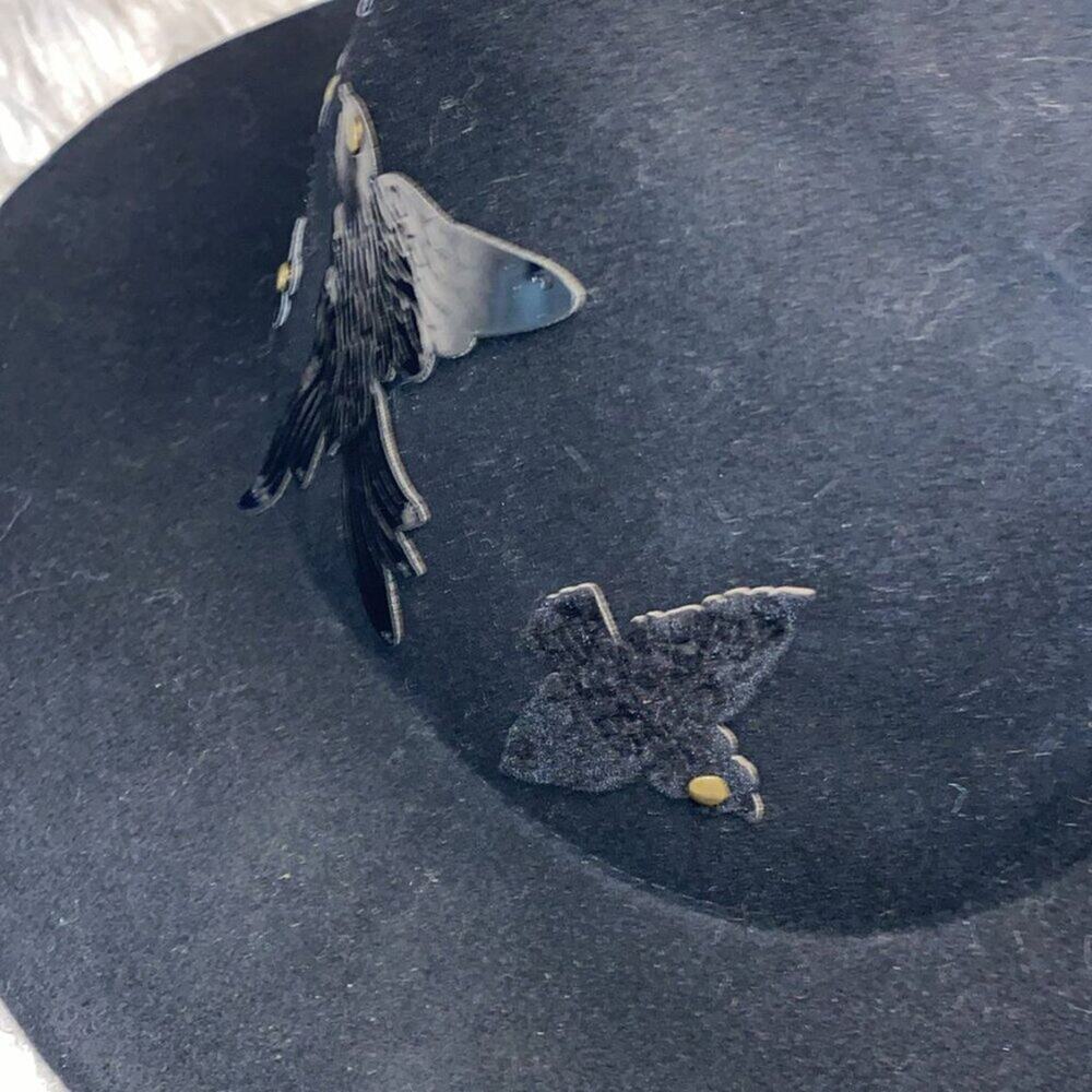 Hat with bird and flower patches by Giovannio New York - Picture 5 of 9